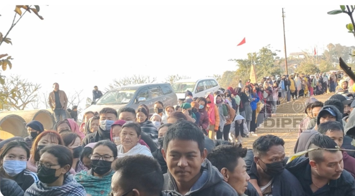 Voters line up at cast vote at Meluri