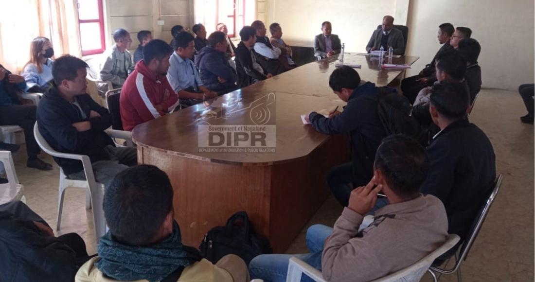 OBSERVER REVIEWS ELECTORAL ROLL REVISION IN SHAMATOR DISTRICT